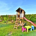 펜션 Comfortable Homes, Pool, Sauna, Jacuzzi Osieki (Koszalin)