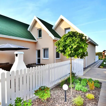 Comfortable Homes, Pool, Sauna, Jacuzzi Ferienhaus *