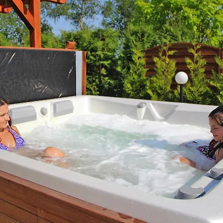 Comfortable Holiday Homes, Pool, Sauna, Jacuzzi Osieki (Koszalin)