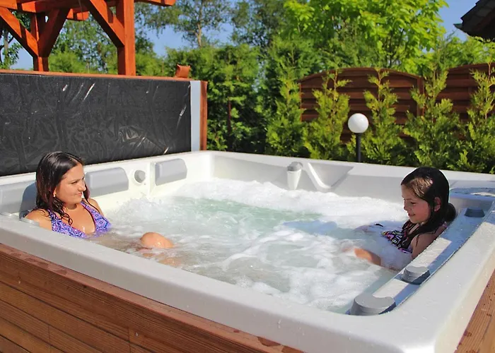 Comfortable Holiday Homes, Pool, Sauna, Jacuzzi Osieki (Koszalin)